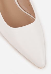 Born2be - Białe Czółenka Vices na Obcasie ze Skórzaną Wkładką Asvanis. Okazja: na co dzień. Kolor: biały. Materiał: skóra. Obcas: na obcasie. Styl: casual, elegancki, klasyczny. Wysokość obcasa: średni #3