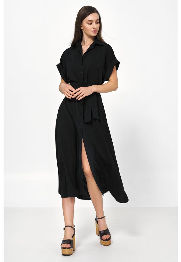 Nife - Koszulowa Sukienka z Krótkim Rękawem - Czarna. Kolor: czarny. Materiał: wiskoza. Długość rękawa: krótki rękaw. Typ sukienki: koszulowe