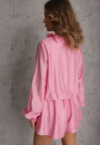 Renee - Różowy Krótki Kombinezon z Falbankami i Bufiastymi Rękawami Danathise. Kolor: różowy. Materiał: materiał, poliester. Długość: krótkie. Styl: elegancki #4