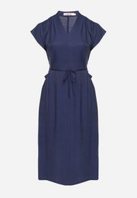 Born2be - Granatowa Wiskozowa Sukienka Pudełkowa z Cienkim Paskiem i Kieszeniami Lumivorae. Okazja: na co dzień. Kolekcja: plus size. Kolor: niebieski. Materiał: wiskoza. Typ sukienki: proste, dla puszystych. Styl: elegancki, casual #5