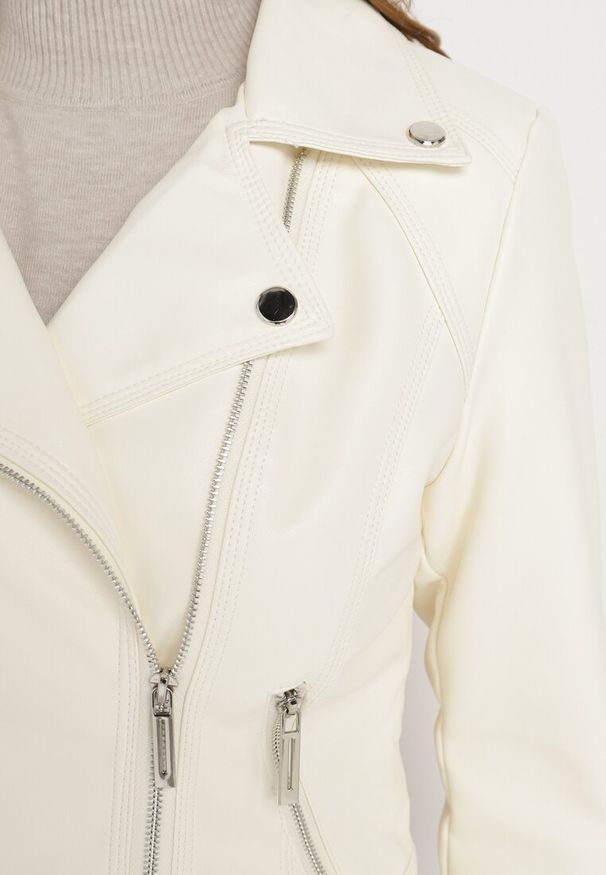 Born2be - Jasnobeżowa Kurtka Ramoneska o Klasycznym Taliowanym Kroju Melonira. Okazja: na co dzień. Kolor: beżowy. Materiał: jeans. Styl: klasyczny