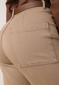 Born2be - Beżowe Szerokie Jeansy z Bawełny z Wysokim Stanem i Pionowymi Przeszyciami Keperise. Okazja: na co dzień. Stan: podwyższony. Kolor: beżowy. Styl: klasyczny, casual, elegancki #4
