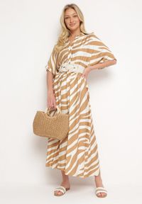 Born2be - Beżowa Rozkloszowana Sukienka Zapinana na Guziki z Rękawami Typu Nietoperz Rodmala. Okazja: na co dzień. Kolor: beżowy. Materiał: materiał. Wzór: motyw zwierzęcy, aplikacja, paski. Sezon: lato. Styl: casual #6