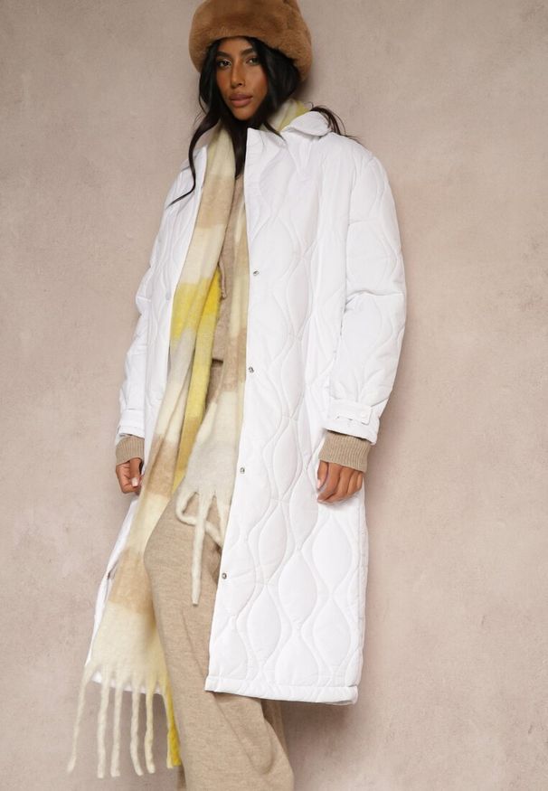 Renee - Biały Długi Płaszcz Kurtka Ozdobiona Pikowaniem Hamid. Kolor: biały. Długość: długie. Wzór: aplikacja