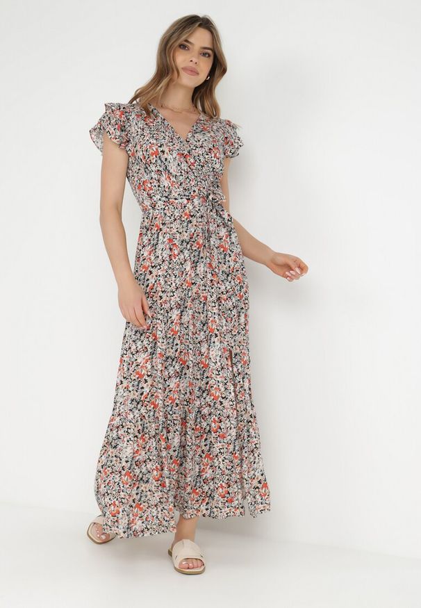 Born2be - Czarno-Biała Sukienka Rhenosyne. Okazja: na co dzień. Kolor: biały. Materiał: materiał. Wzór: kolorowy, kwiaty. Sezon: lato. Typ sukienki: rozkloszowane, kopertowe. Styl: casual. Długość: maxi