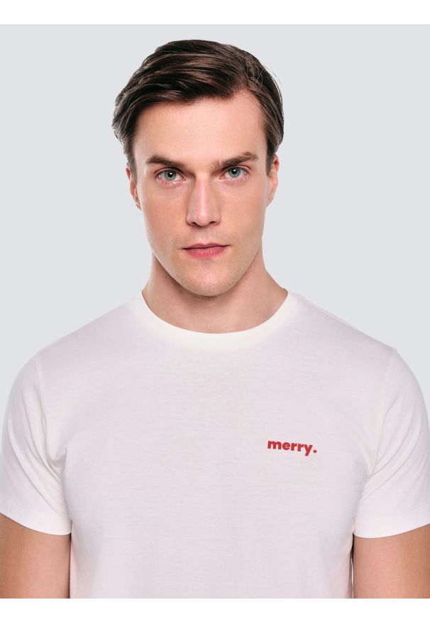 Big-Star - Koszulka męska z niewielkim nadrukiem na piersi biała Karr 100. Kolor: biały. Materiał: jeans, dzianina, bawełna. Długość rękawa: krótki rękaw. Długość: krótkie. Wzór: nadruk. Sezon: zima. Styl: klasyczny, wizytowy