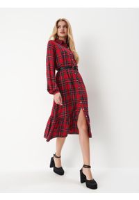 Mohito - Koszulowa sukienka midi w kratę - Czerwony. Kolor: czerwony. Typ sukienki: koszulowe. Długość: midi #2