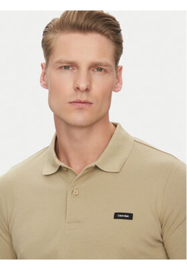 Calvin Klein Polo K10K111196 Beżowy Slim Fit. Typ kołnierza: polo. Kolor: beżowy. Materiał: bawełna