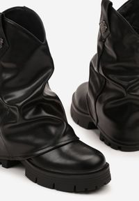 Born2be - Czarne Botki z Marszczoną Wywiniętą Cholewką i Ozdobą Gafire. Okazja: na co dzień. Kolor: czarny. Materiał: jeans. Szerokość cholewki: normalna. Wzór: aplikacja. Styl: casual #6