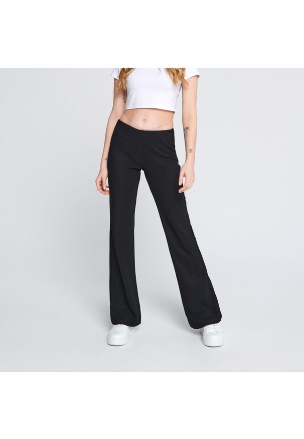 Sinsay - Spodnie eleganckie - Czarny. Kolor: czarny. Styl: elegancki