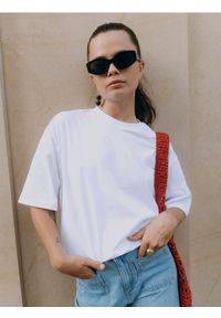 Reserved - Bawełniany t-shirt oversize - biały. Kolor: biały. Materiał: bawełna