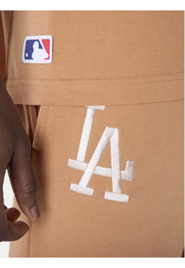 New Era Szorty sportowe LA Dodgers MLB League Essential 60596178 Pomarańczowy Regular Fit. Kolor: pomarańczowy. Materiał: bawełna. Styl: sportowy
