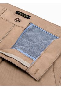 Ombre Clothing - Spodnie męskie chino P830 - beżowe - XL. Kolor: beżowy. Materiał: bawełna, tkanina, elastan. Styl: klasyczny, elegancki #6