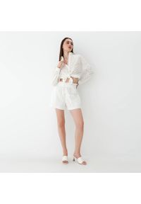 Mohito - Ażurowe szorty - Biały. Kolor: biały. Wzór: ażurowy