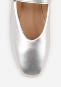 Born2be - Srebrne Płaskie Balerinki Mary Jane z Kwadratowym Noskiem Saroma. Okazja: na co dzień. Zapięcie: pasek. Kolor: srebrny. Materiał: jeans. Styl: elegancki, klasyczny, casual #9