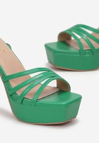 Renee - Zielone Sandały na Wysokim Słupku i Platformie z Kwadratowym Noskiem Semine. Nosek buta: otwarty. Kolor: zielony. Obcas: na platformie #4