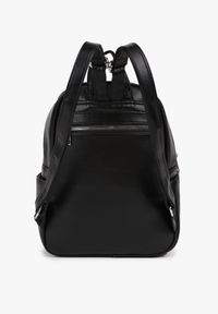 Born2be - Czarny Mały Plecak z Regulowanymi Paskami Zdobiony Metalową Aplikacją Greledi. Kolor: czarny. Wzór: aplikacja. Styl: elegancki, casual #3