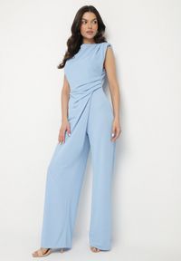 Born2be - Niebieski Kombinezon Bez Rękawów z Ozdobnym Marszczeniem Sepalene. Okazja: na co dzień. Kolor: niebieski. Długość rękawa: bez rękawów. Sezon: wiosna, lato. Styl: elegancki, casual, klasyczny #1
