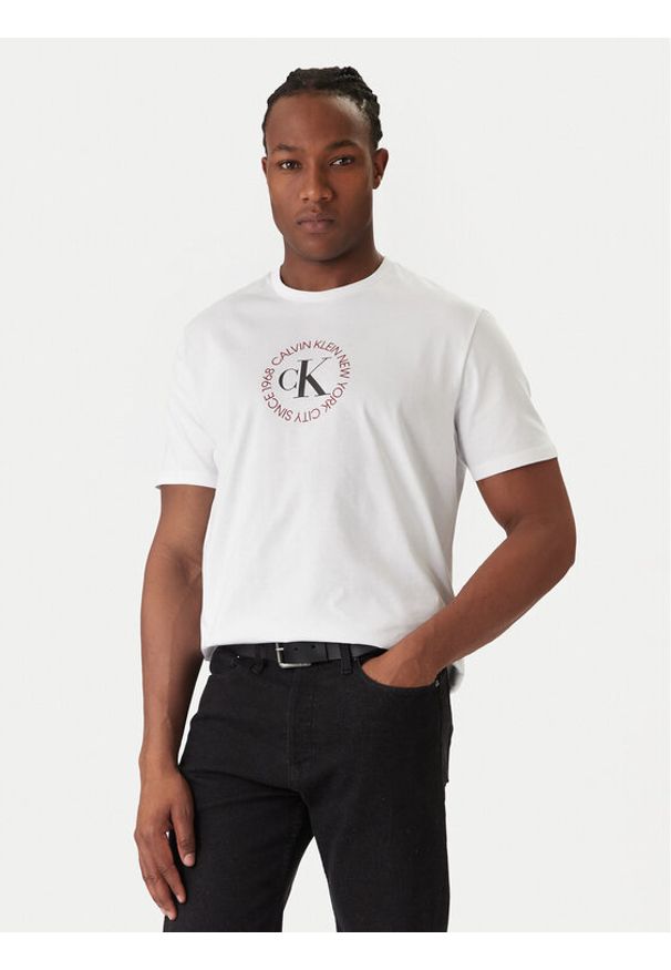 Calvin Klein Jeans T-Shirt Word Circle Graphic LV14RE816G Biały Regular Fit. Kolor: biały. Materiał: bawełna