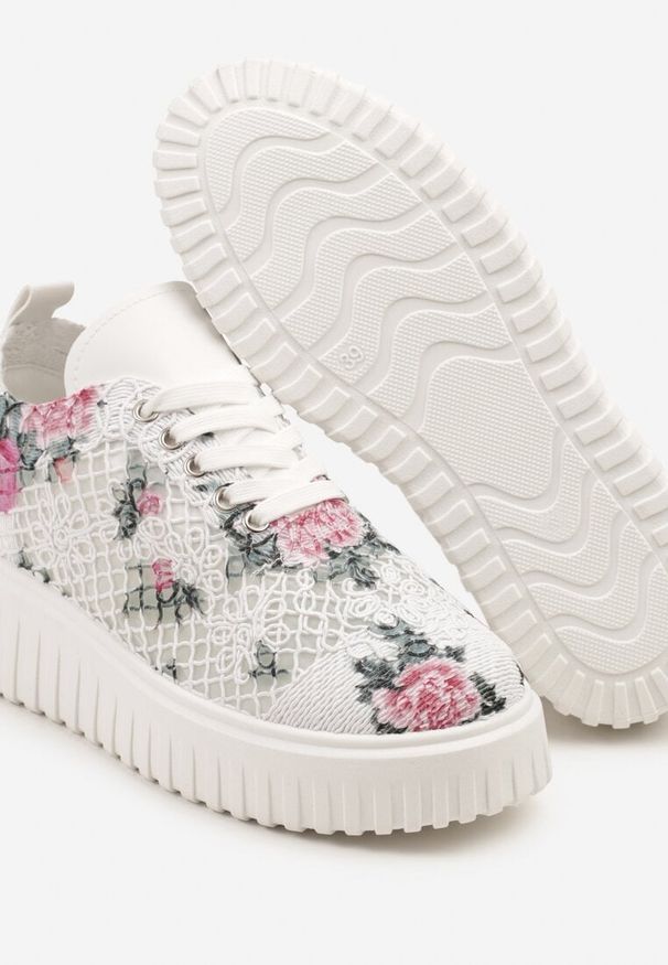 Renee - Biało-Różowe Sneakersy Vices na Platformie z Ażurową Cholewką Lumerise. Okazja: na co dzień. Kolor: biały. Szerokość cholewki: normalna. Wzór: ażurowy. Obcas: na platformie