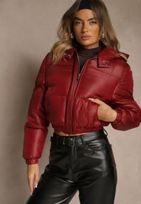 Renee - Bordowa Pikowana Kurtka z Nieodpinanym Kapturem o Krótkim Kroju Tinneira. Okazja: na spacer. Kolor: czerwony. Materiał: jeans. Długość: krótkie. Styl: elegancki #3