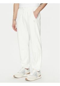 Guess Spodnie dresowe Z5GB06 K6ZS1 Biały Regular Fit. Kolor: biały. Materiał: bawełna #1