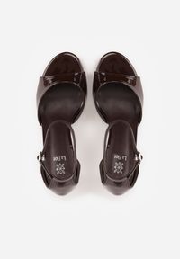 Born2be - Brązowe Klasyczne Sandały na Szpilce z Paskiem Wokół Kostki Berenne. Okazja: na co dzień, na randkę. Zapięcie: pasek. Kolor: brązowy. Materiał: jeans. Obcas: na szpilce. Styl: klasyczny. Wysokość obcasa: średni #5