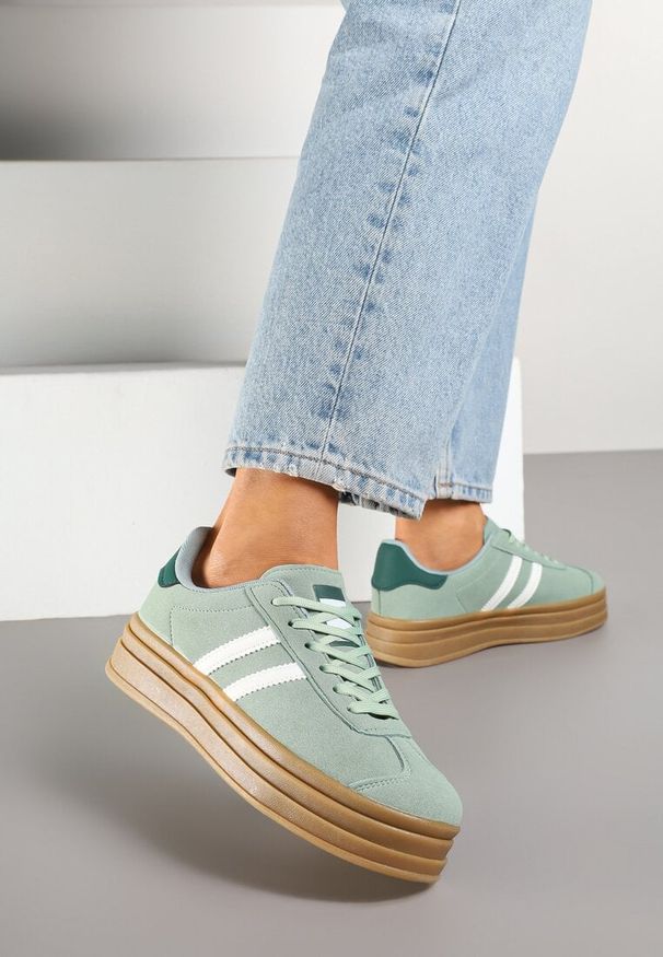 Renee - Jasnozielone Klasyczne Sneakersy na Niewysokiej Platformie Terilee. Nosek buta: okrągły. Zapięcie: sznurówki. Kolor: zielony. Materiał: nubuk, syntetyk. Obcas: na platformie. Wysokość obcasa: niski