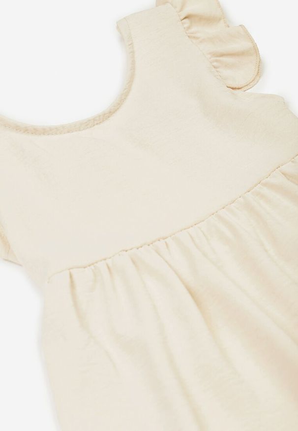 Born2be - Beżowa Sukienka Harmelle. Typ kołnierza: kołnierz z falbankami. Kolor: beżowy. Materiał: tkanina. Wzór: gładki, jednolity. Styl: elegancki
