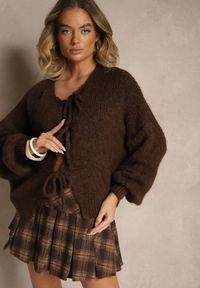 Renee - Brązowy Kardigan z Wełną o Kroju Oversize z Wiązanymi Kokardami Elearina. Typ kołnierza: kokarda. Kolor: brązowy. Materiał: wełna