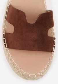 Renee - Ciemnobrązowe Sandały VICES na Koturnie z Plecionką i Wycięciami przy Cholewce Celanele. Okazja: na co dzień. Zapięcie: sprzączka. Kolor: brązowy. Wzór: ażurowy. Sezon: lato. Obcas: na koturnie. Styl: wakacyjny, casual, elegancki #3