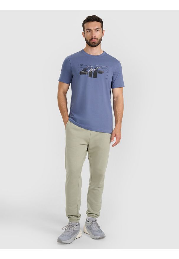 4f - 4F T-shirt regular z nadrukiem męski - granatowy S. Okazja: na co dzień. Kolor: niebieski. Materiał: jersey, bawełna, materiał. Długość rękawa: krótki rękaw. Długość: krótkie. Wzór: nadruk. Styl: casual, klasyczny, sportowy