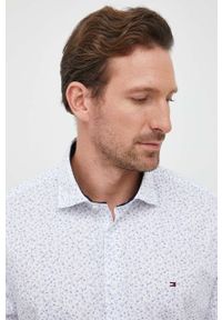 TOMMY HILFIGER - Tommy Hilfiger koszula bawełniana męska kolor niebieski slim z kołnierzykiem włoskim. Typ kołnierza: kołnierzyk włoski. Kolor: niebieski. Materiał: bawełna #2