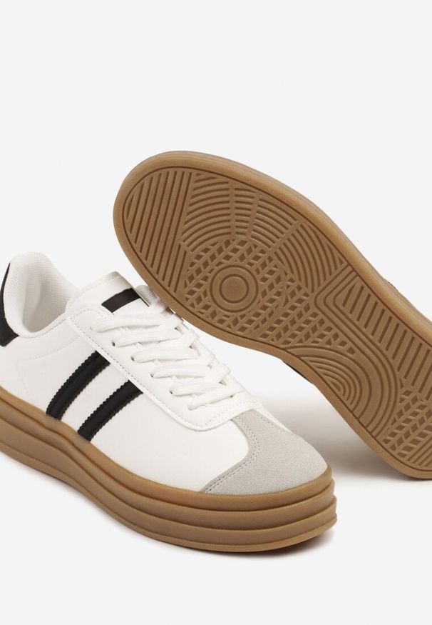 Born2be - Biało-Czarne Sneakersy na Platformie z Minimalistycznymi Przeszyciami Teritha. Nosek buta: okrągły. Zapięcie: sznurówki. Kolor: biały. Materiał: nubuk, syntetyk. Obcas: na platformie. Wysokość obcasa: niski