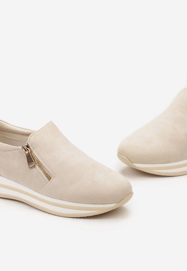 Born2be - Beżowe Sneakersy z Krótkim Suwakiem i Niską Platformą Vinewas. Kolor: beżowy. Obcas: na platformie