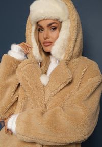 Renee - Beżowa Futerkowa Kurtka Teddy z Kapturem z Wsuwanymi Kieszeniami Gerovia. Okazja: na co dzień. Typ kołnierza: kaptur. Kolor: beżowy. Materiał: jeans. Styl: casual, elegancki