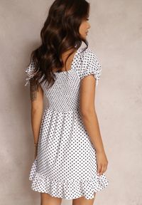 Renee - Biała Sukienka Síofra. Okazja: na randkę. Kolor: biały. Wzór: aplikacja, grochy. Sezon: lato. Styl: vintage. Długość: mini #4