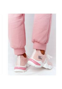 Damskie Sportowe Buty Skarpetkowe GOE HH2N4019 Różowe białe. Kolor: różowy, wielokolorowy, biały. Materiał: materiał, skóra. Szerokość cholewki: normalna #2