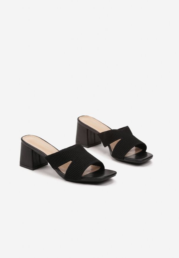 Renee - Czarne Klapki na Obcasie z Elastycznym Paskiem z Wycięciami Inarica. Okazja: na co dzień. Kolor: czarny. Obcas: na obcasie. Styl: elegancki, casual. Wysokość obcasa: średni