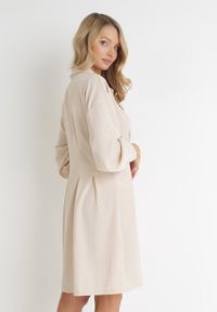 Born2be - Beżowa Taliowana Sukienka Koszulowa Mini Arukini. Kolor: beżowy. Typ sukienki: koszulowe. Długość: mini #4