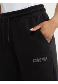 Big-Star - Spodnie dresowe damskie czarne Nina 906. Kolekcja: plus size. Kolor: czarny. Materiał: dresówka. Wzór: nadruk #6