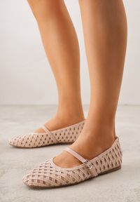 Renee - Różowe Balerinki z Ażurowym Wzorem i Paskiem Astethera. Okazja: na co dzień. Zapięcie: pasek. Kolor: różowy. Materiał: jeans. Wzór: ażurowy. Styl: casual, elegancki #1