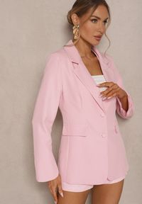 Renee - Różowa Marynarka z Usztywnionymi Ramionami i Imitacją Kieszeni Halonia. Okazja: na spotkanie biznesowe, na co dzień. Kolor: różowy. Materiał: jeans. Styl: klasyczny, casual, elegancki, biznesowy
