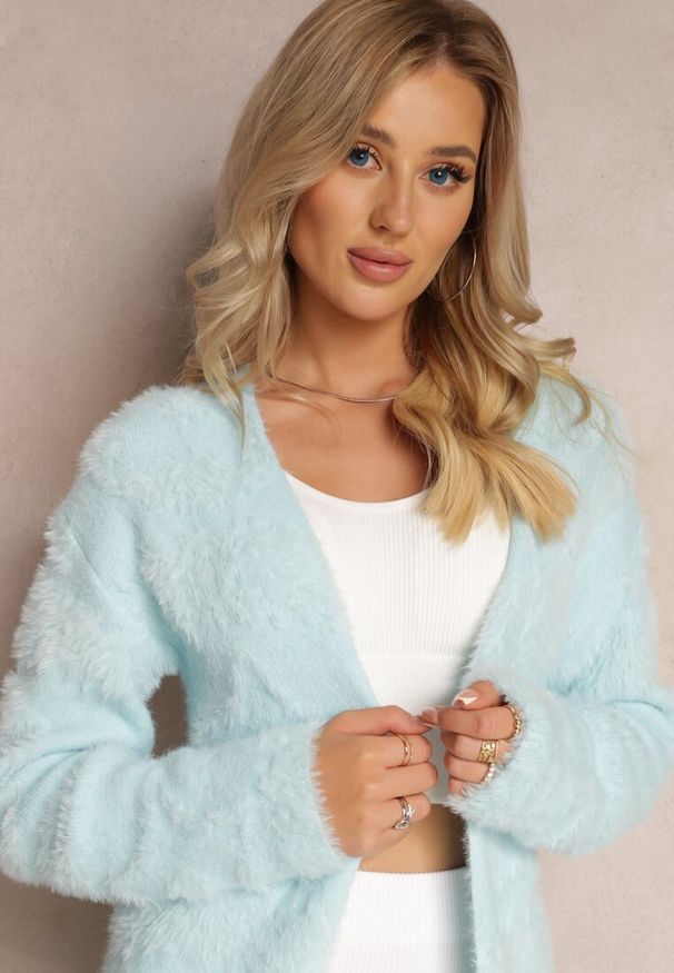 Renee - Jasnoniebieski Długi Kardigan Puszysty Aborra. Kolekcja: plus size. Kolor: niebieski. Materiał: tkanina, dzianina. Długość: długie. Wzór: aplikacja