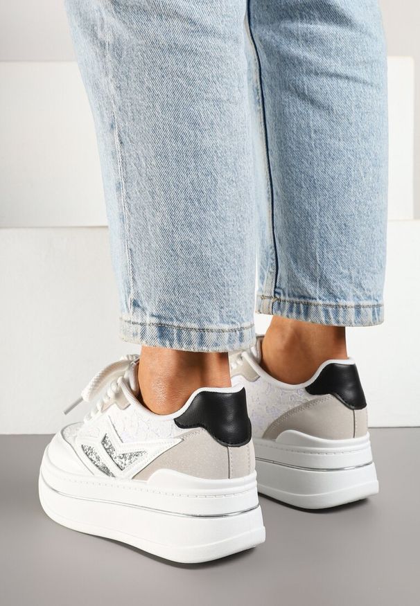 Renee - Białe Sneakersy na Platformie Ozdobione Gwiazdą Norlevi. Okazja: na co dzień. Kolor: biały. Wzór: aplikacja. Obcas: na platformie