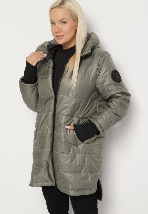 Born2be - Zielona Przejściowa Kurtka z Pikowanymi Przeszyciami Fesinoa. Okazja: na co dzień, na spacer. Typ kołnierza: kaptur. Kolekcja: plus size. Kolor: zielony. Materiał: jeans. Styl: casual