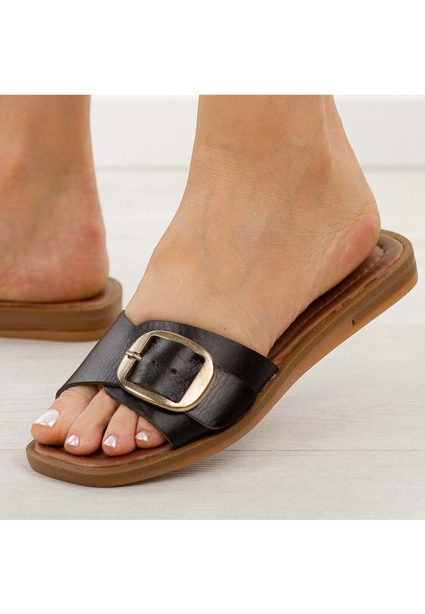 POTOCKI - Czarne skórzane klapki damskie Cambell 64307. Kolor: czarny. Materiał: skóra. Sezon: wiosna, lato. Styl: elegancki, klasyczny