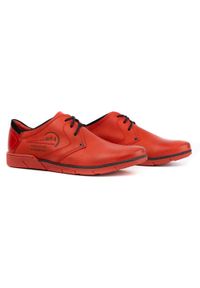 Polbut Buty męskie skórzane 2103 czerwone. Nosek buta: okrągły. Kolor: czerwony. Materiał: materiał. Obcas: na obcasie. Styl: klasyczny. Wysokość obcasa: średni #8