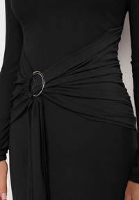 Born2be - Czarna Dopasowana Sukienka z Półgolfem Trenem i Rozcięciem Miredi. Kolor: czarny. Styl: elegancki #6