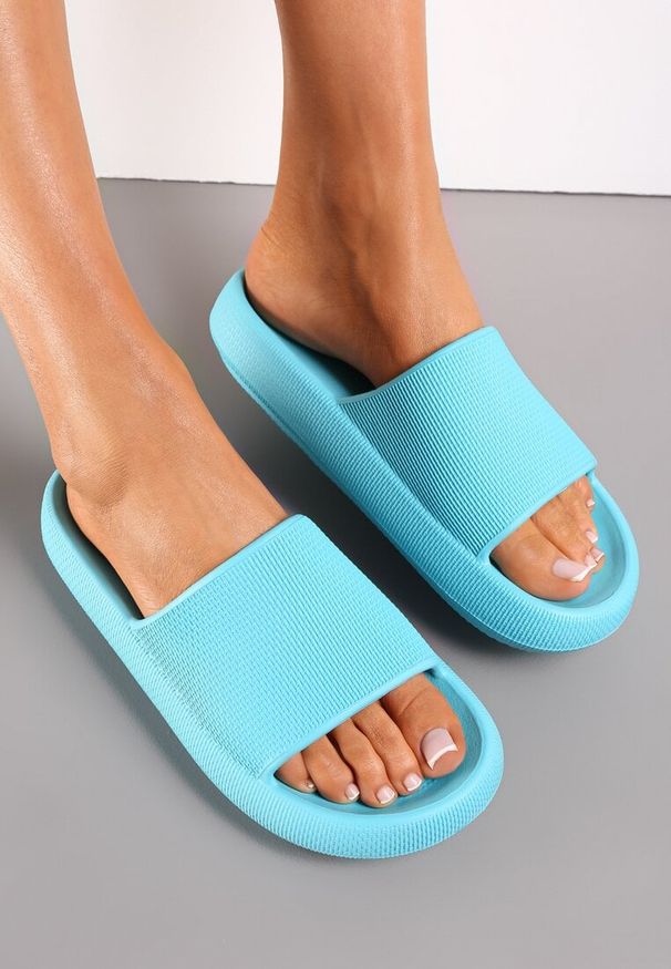 Born2be - Niebieskie Klapki z Pianki o Minimalistycznym Designie Kaseis. Okazja: na plażę, na co dzień. Kolor: niebieski. Styl: sportowy, casual